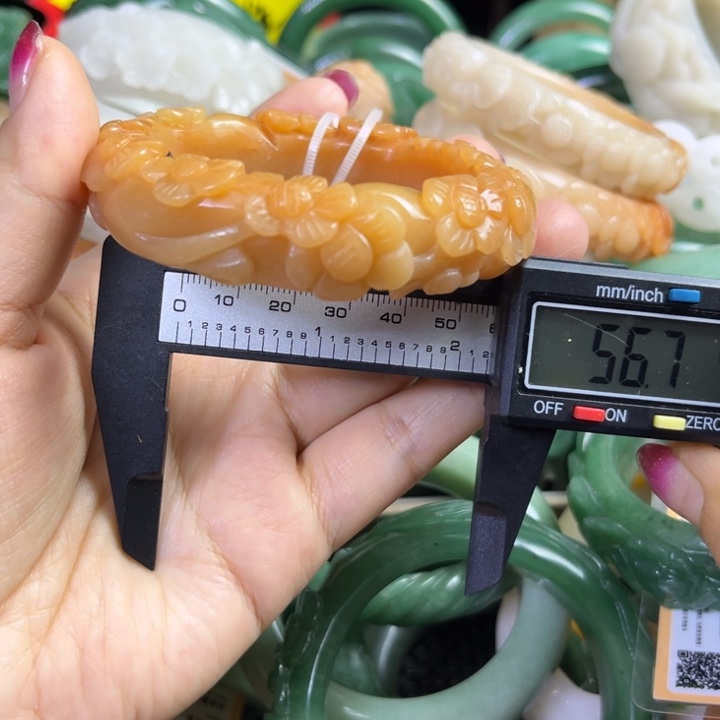 蓉***蓉石英质玉未镶嵌手镯
