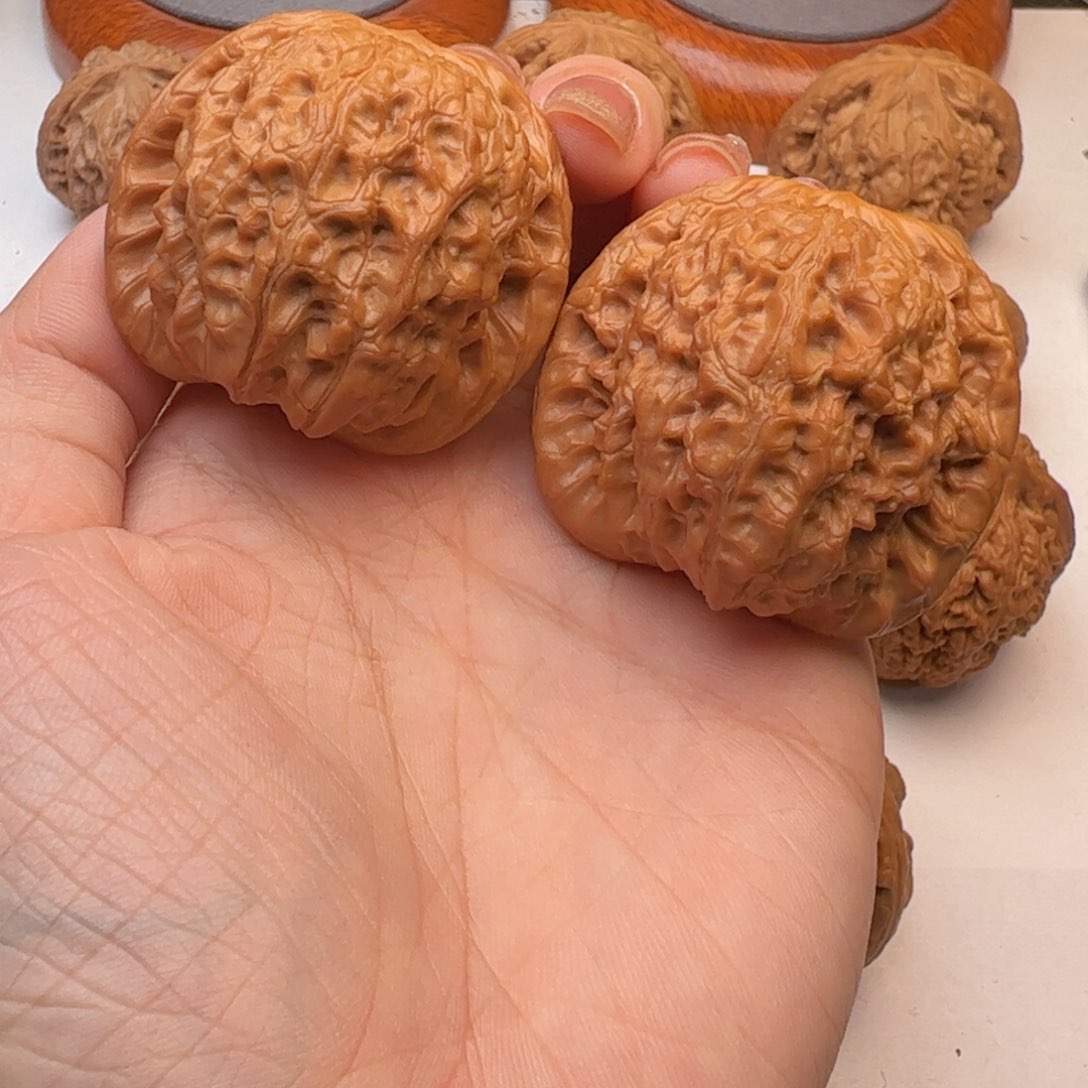 文玩核桃吊坠血麒麟43