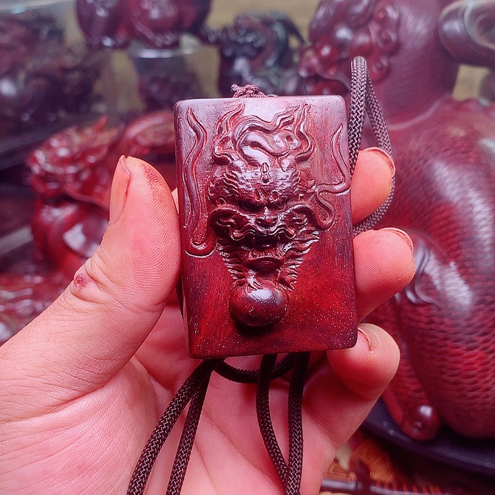 檀香紫檀（小叶紫檀）龙头牌