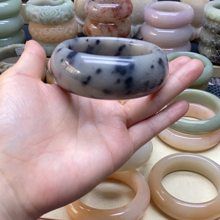 石英岩玉手镯未镶嵌