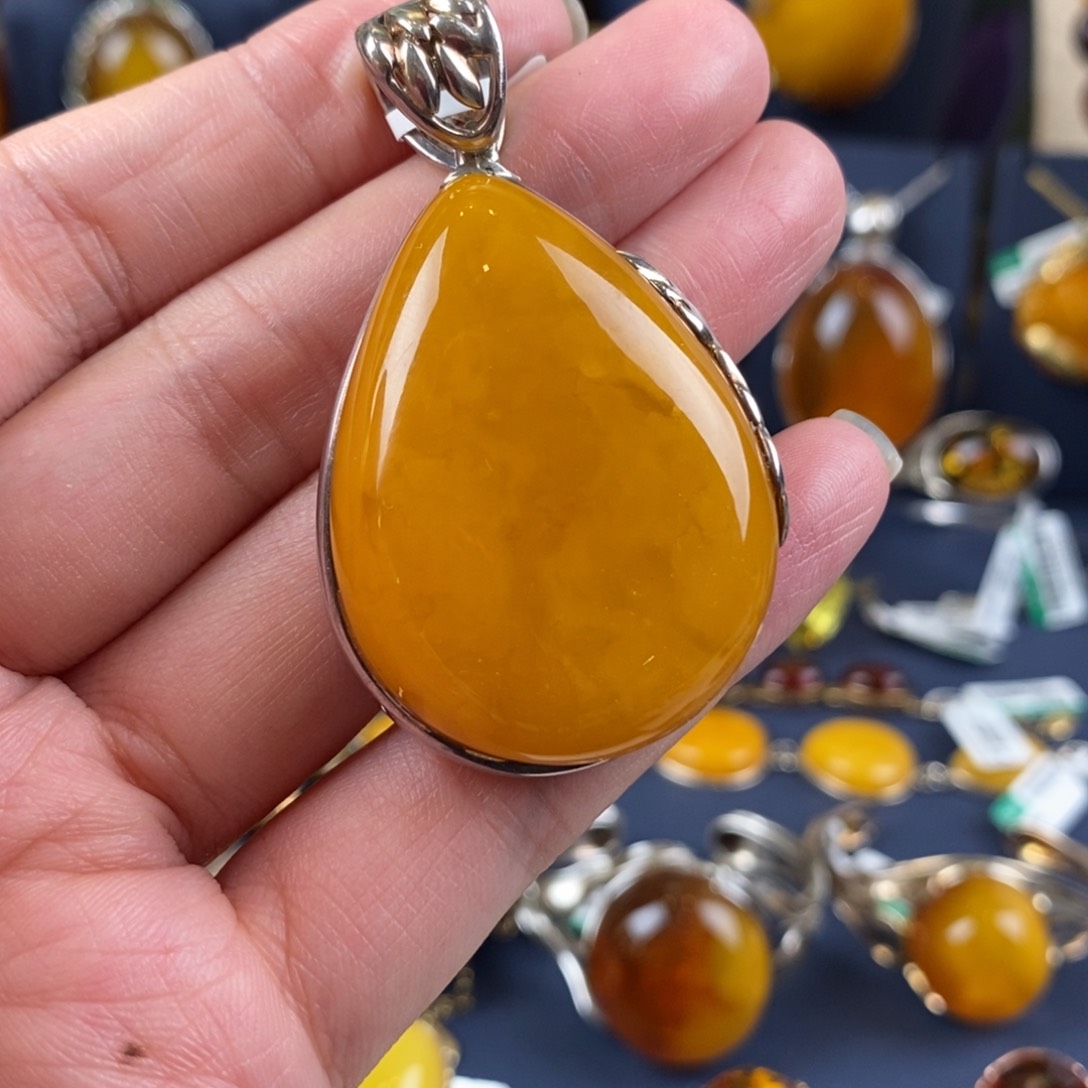 琥珀颈饰银S925镀金镶嵌