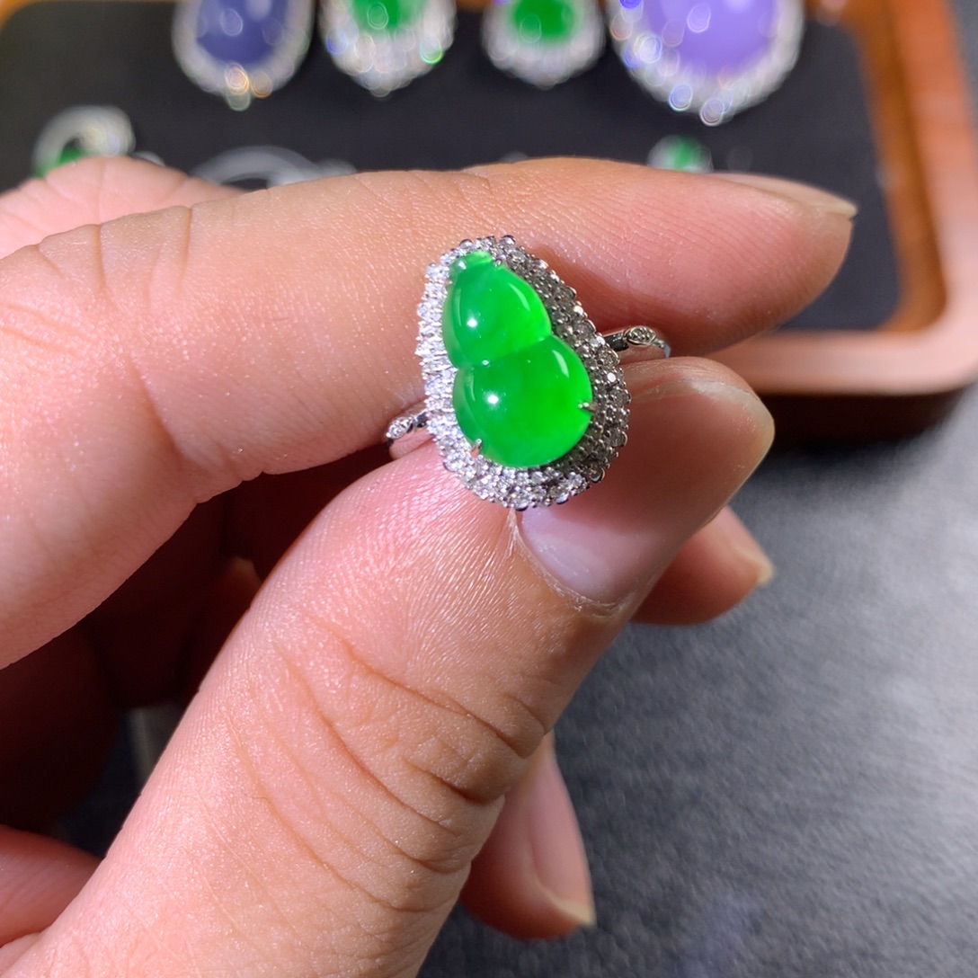 翡翠18K金镶嵌戒指翡翠