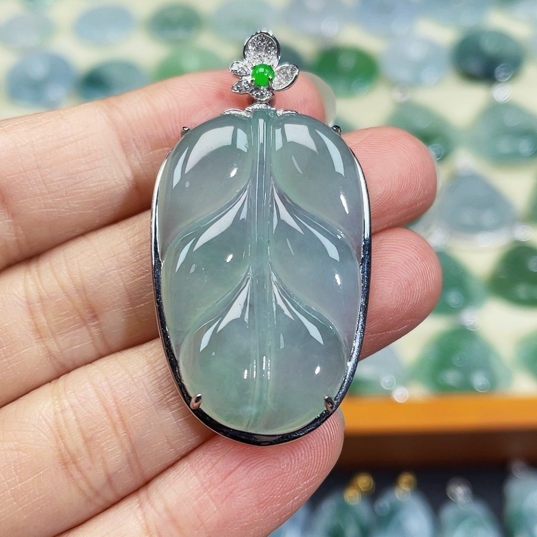 翡翠颈饰18K金镶嵌吊坠