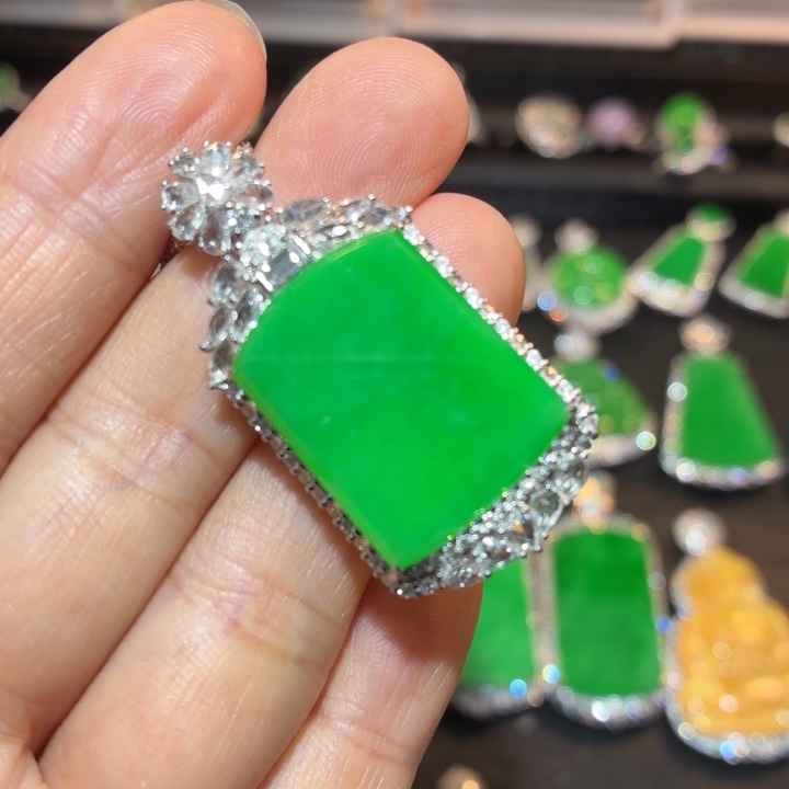 翡翠18K金镶嵌吊坠(不含链)翡翠