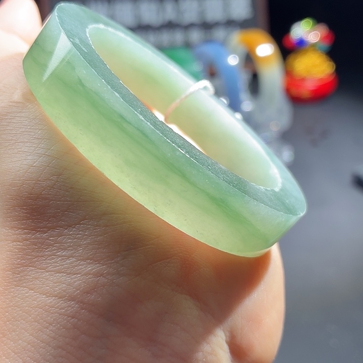 定制翡翠未镶嵌翡翠手镯