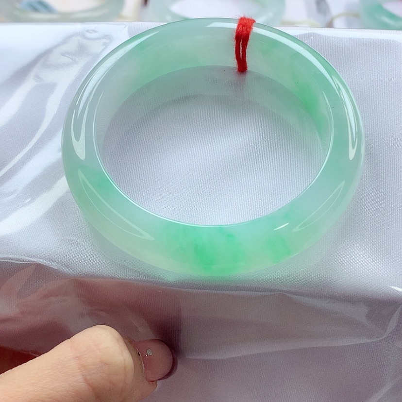 【闪购商品】翡翠手镯未镶嵌53.8 甜旅种色兼备 灵