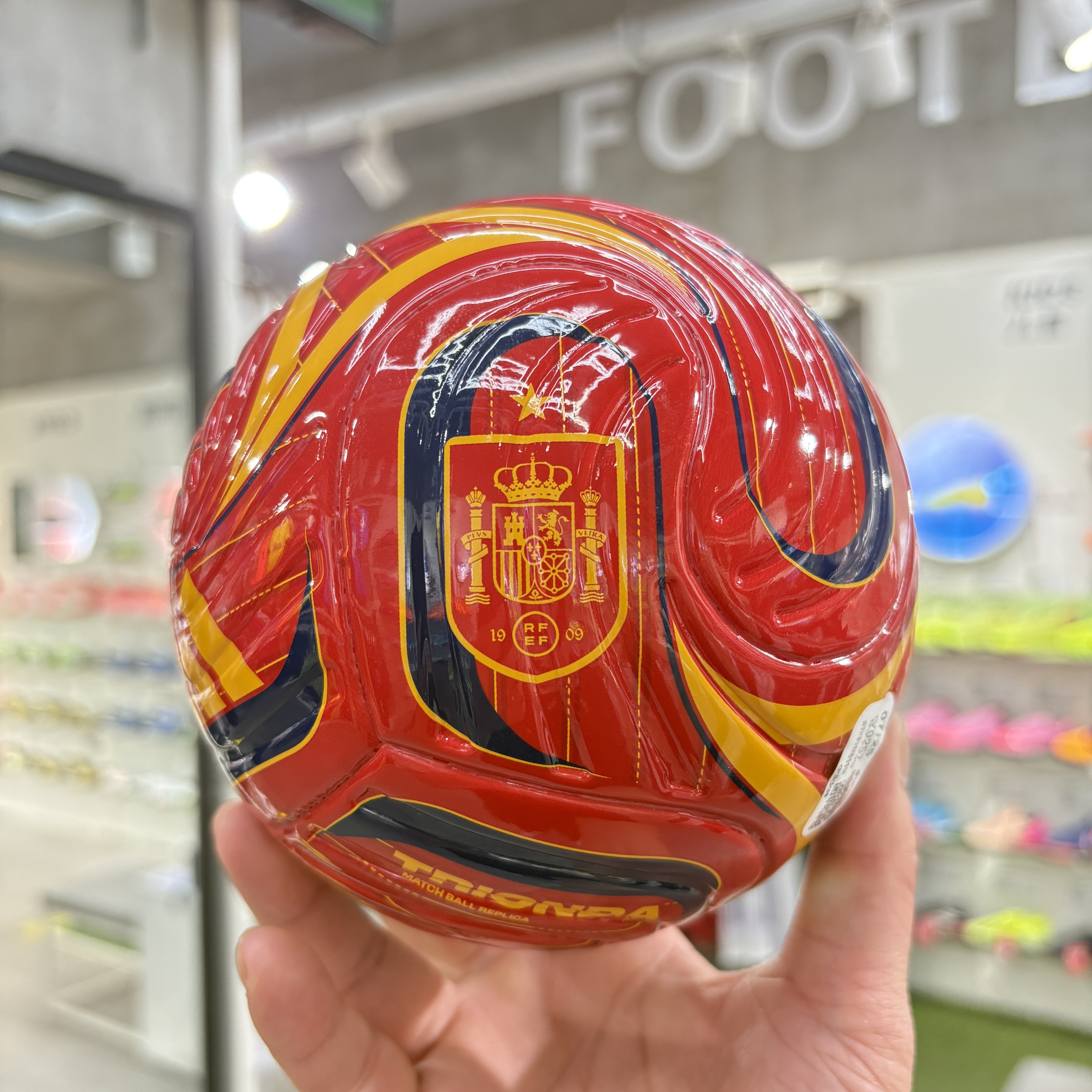 麒天小胜:阿迪达斯阿根廷意大利西班牙德国迷你1号纪念足球JY0245