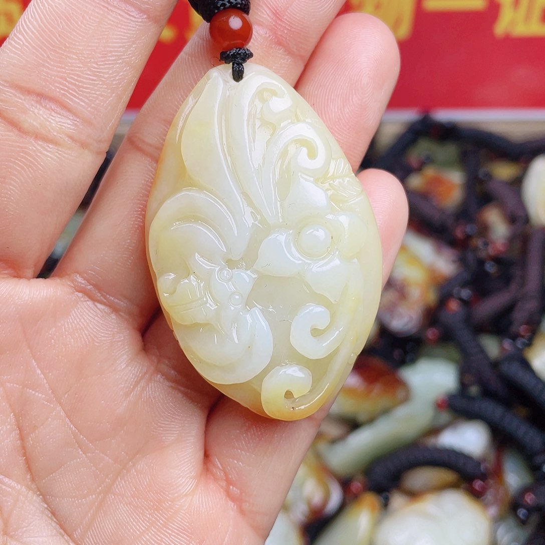 和田玉颈饰未镶嵌