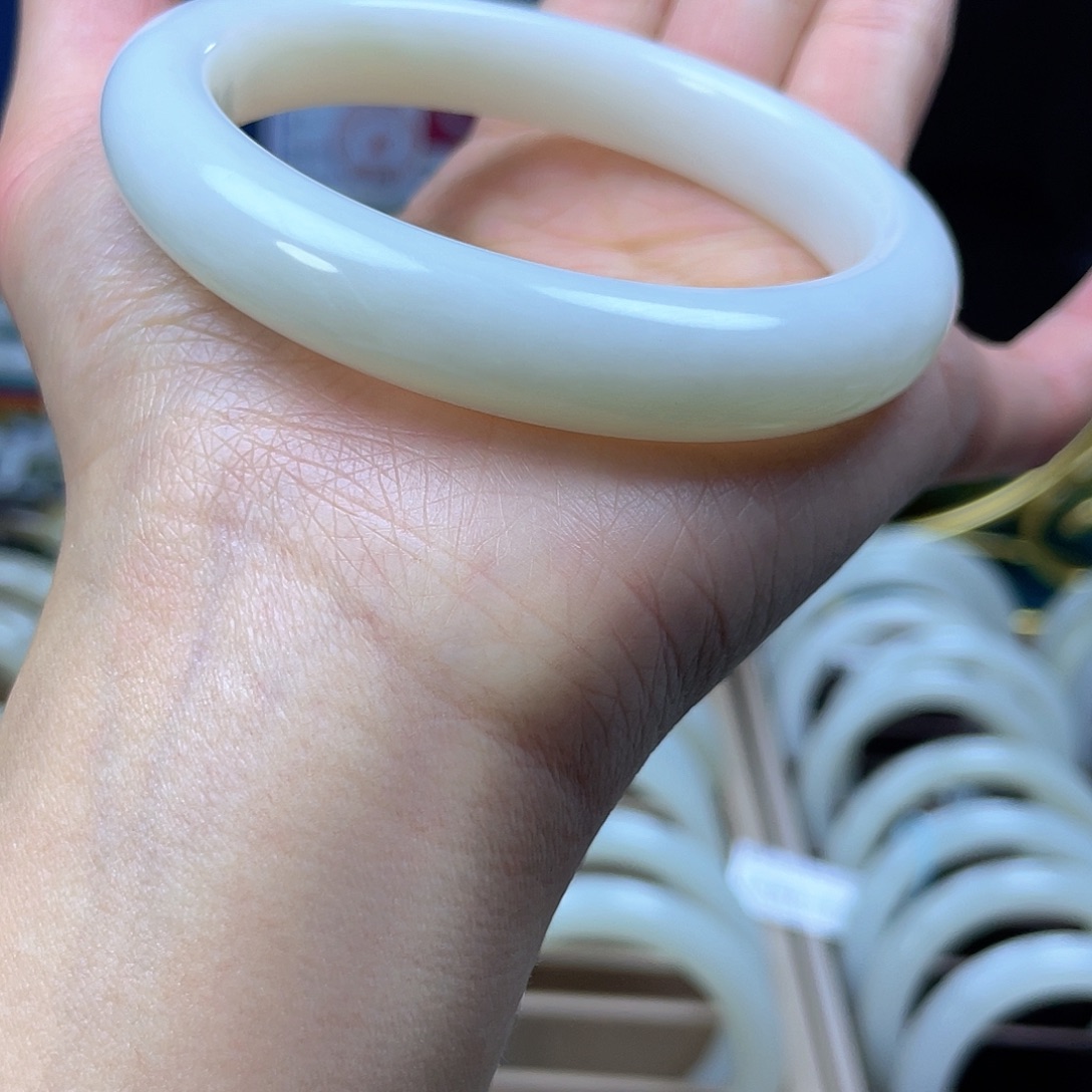 和田玉（白玉）未镶嵌手镯