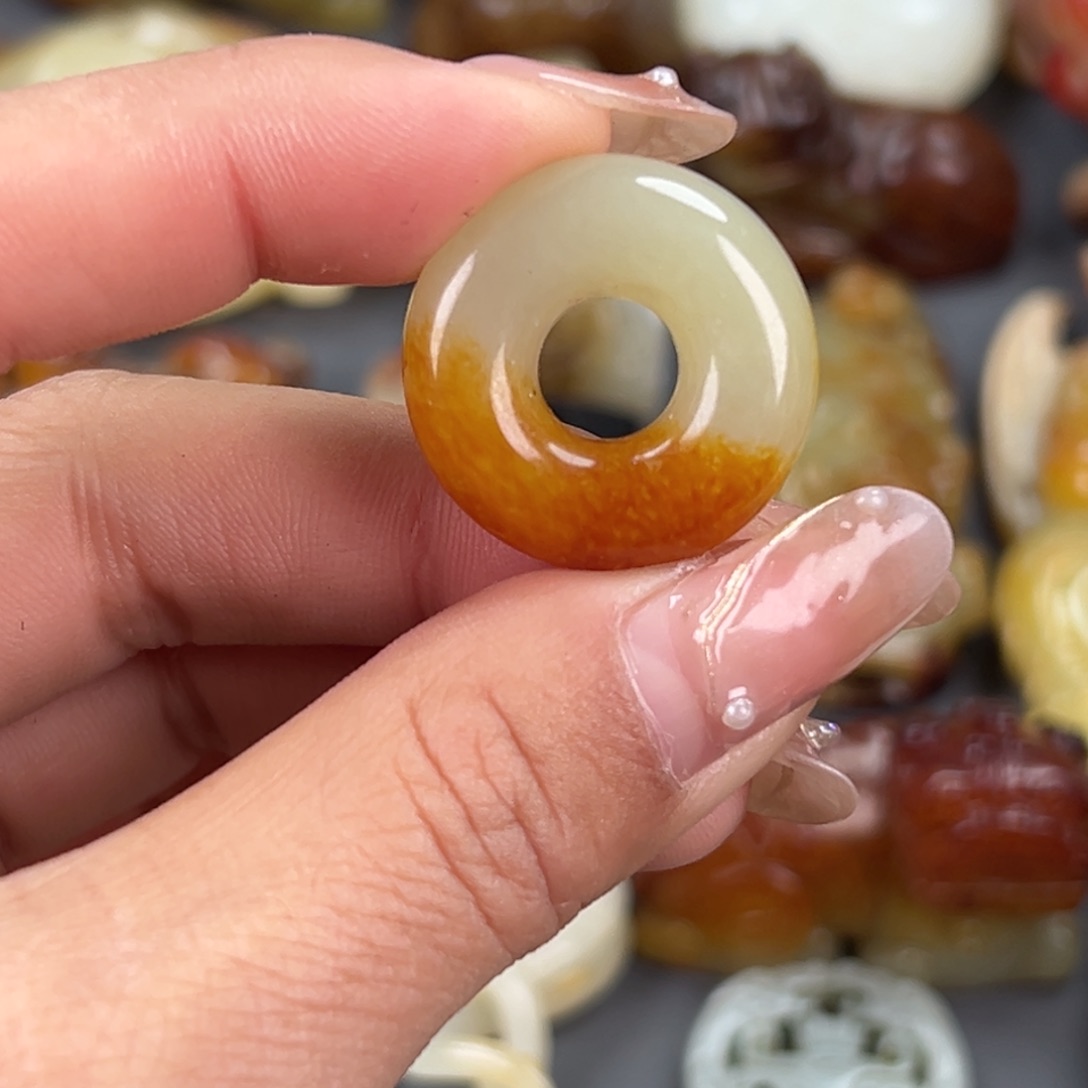 和田玉（糖玉）颈饰未镶嵌