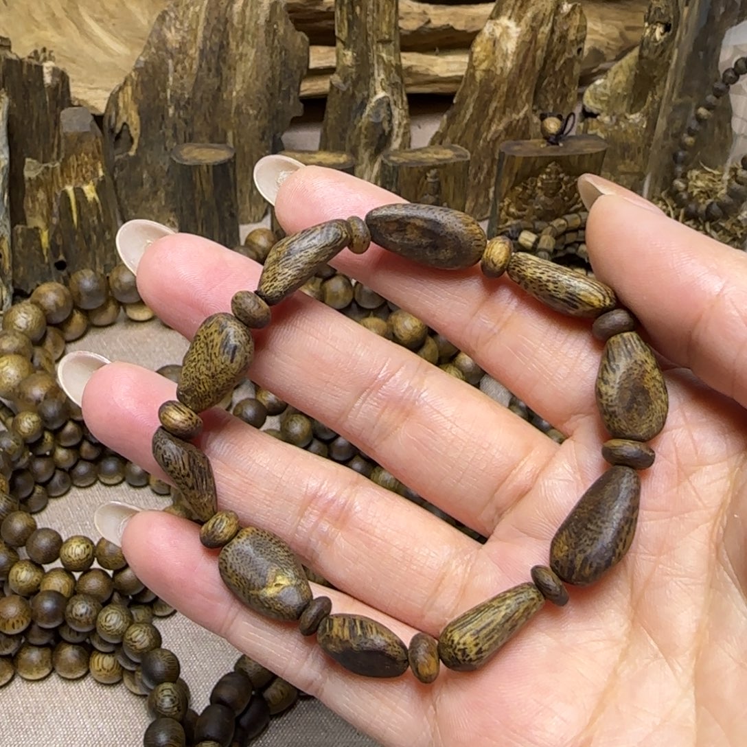 沉香碎屑沉香随型树丁九九沉