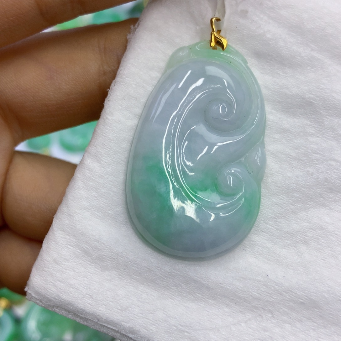 翡翠18K金镶嵌颈饰翡翠