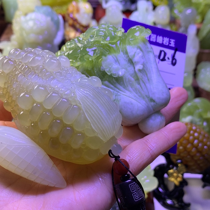 孙***友岫玉未镶嵌手把件