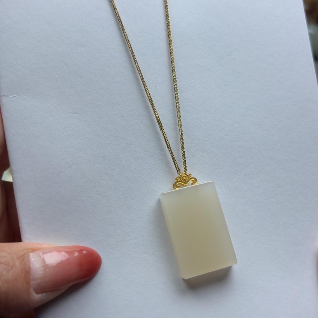 和田玉18K金镶嵌颈饰