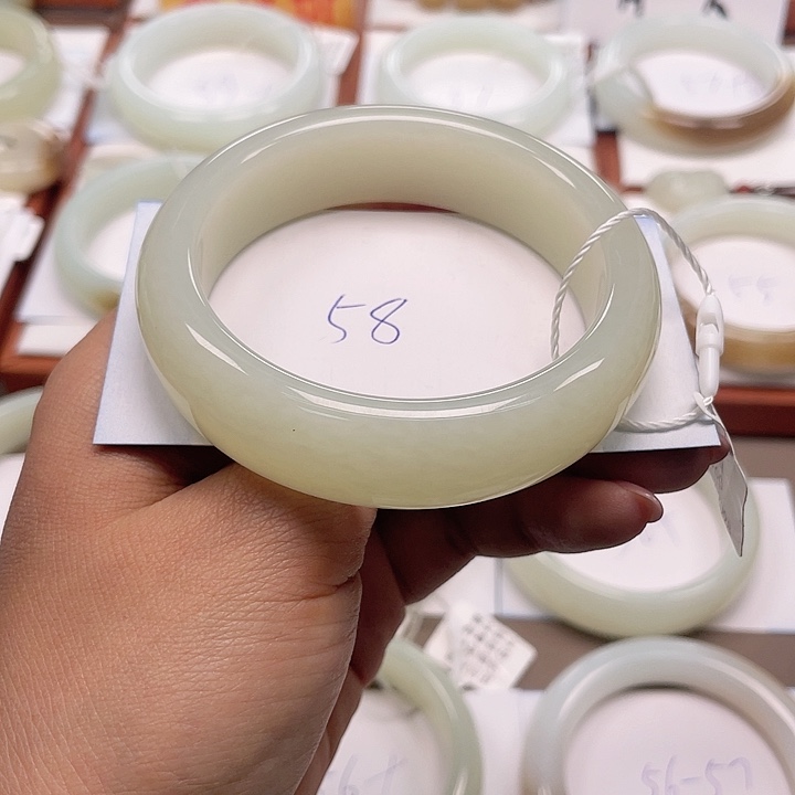 未镶嵌手镯和田玉