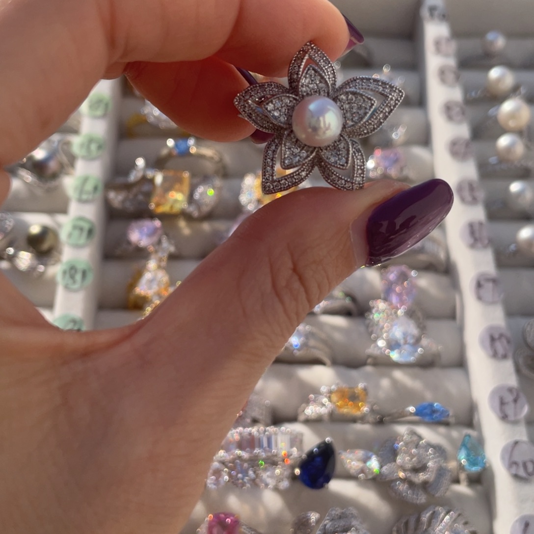 沫***夏淡水珍珠胸饰合金