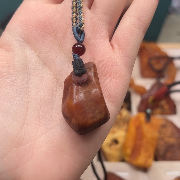 琥珀珠宝奇石未镶嵌