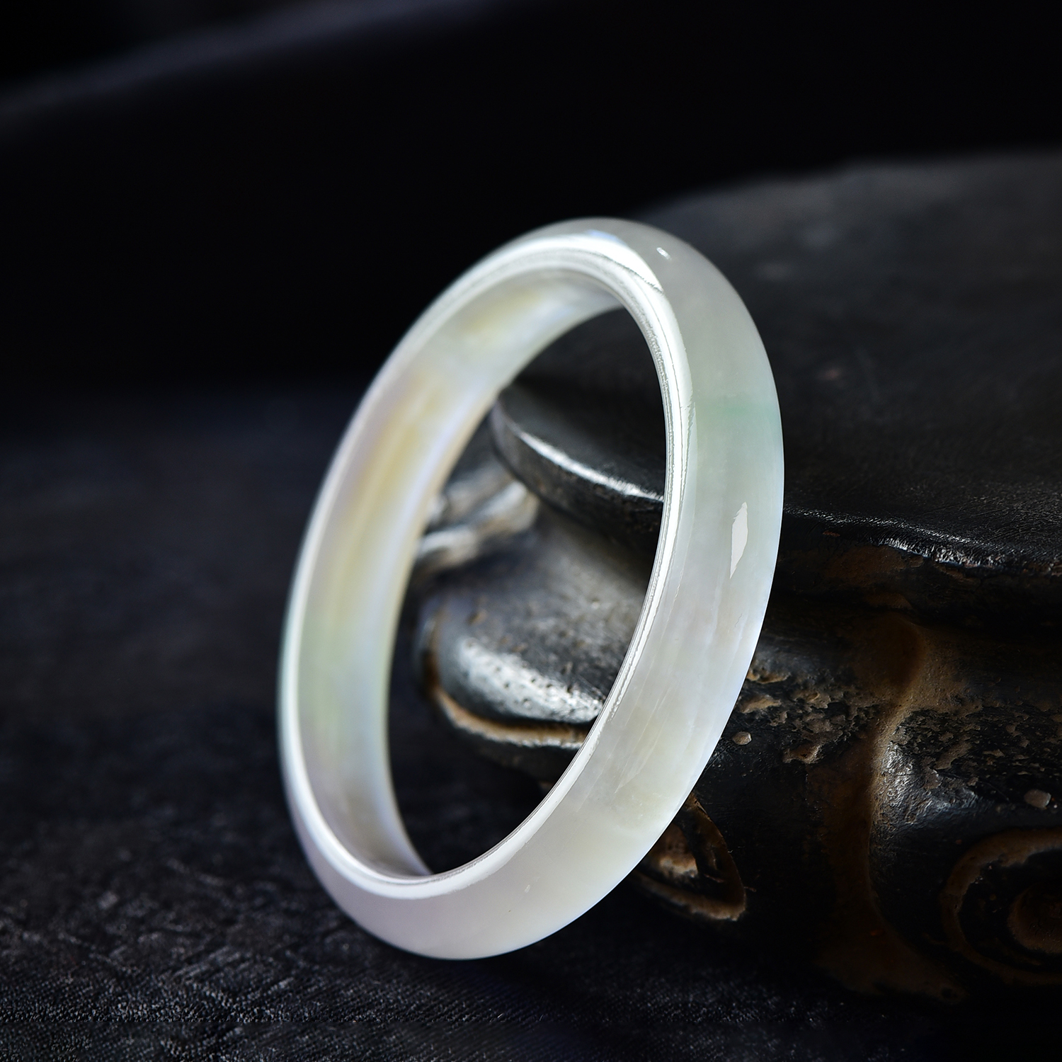 时尚大女王冰透女款精美美人镯多样性发其一