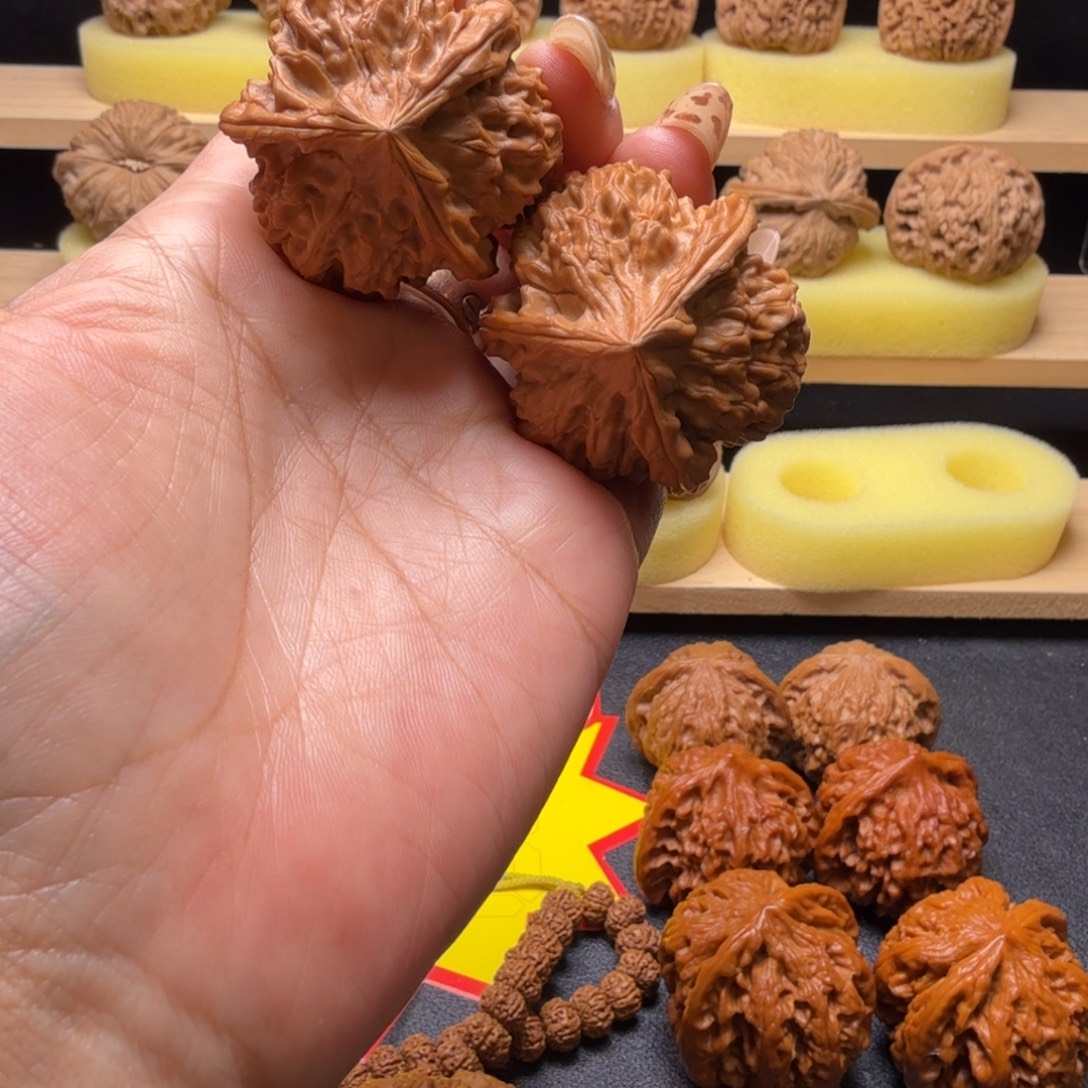 文玩核桃吊坠41尺红马蹄三楞