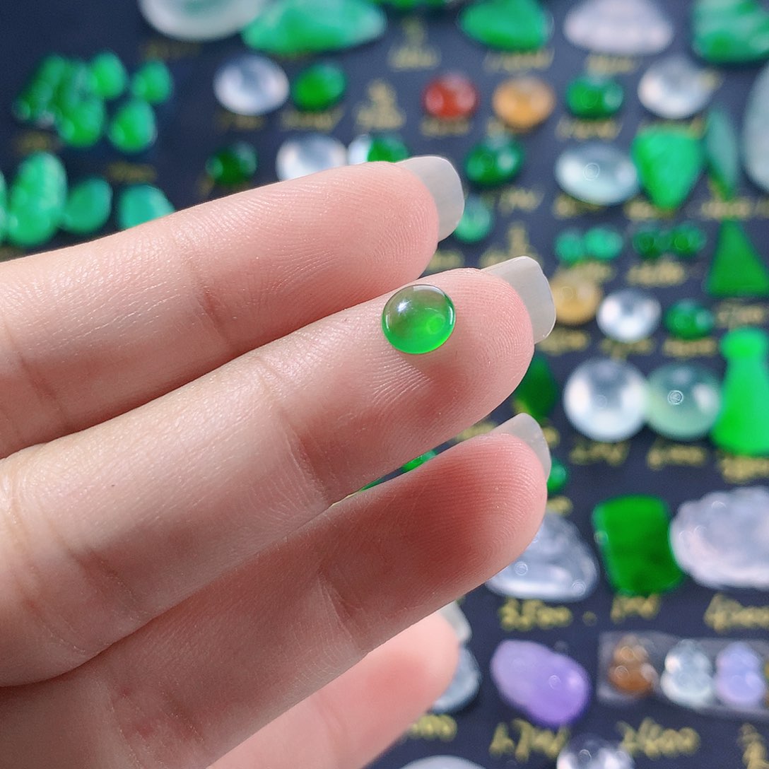 【闪购商品】翡翠颈饰未镶嵌绿蛋