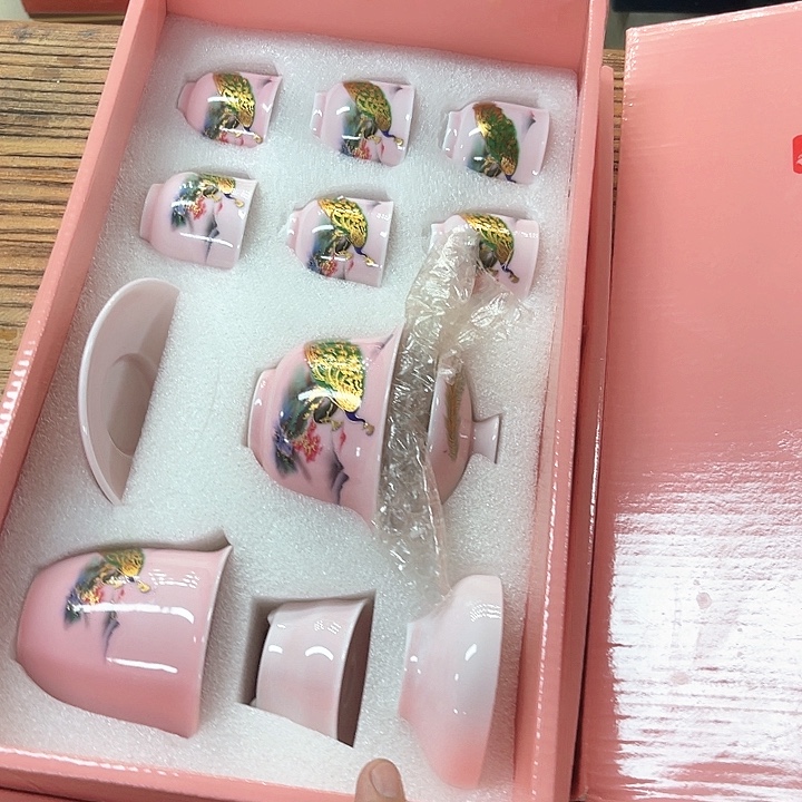 孤品茶具套装等。      