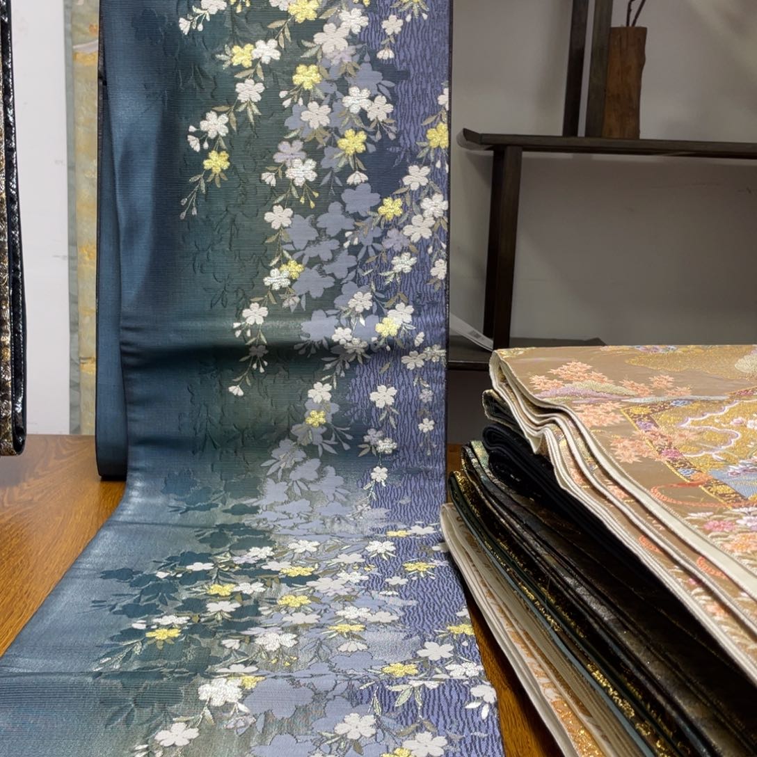 织绣织锦缎，织锦