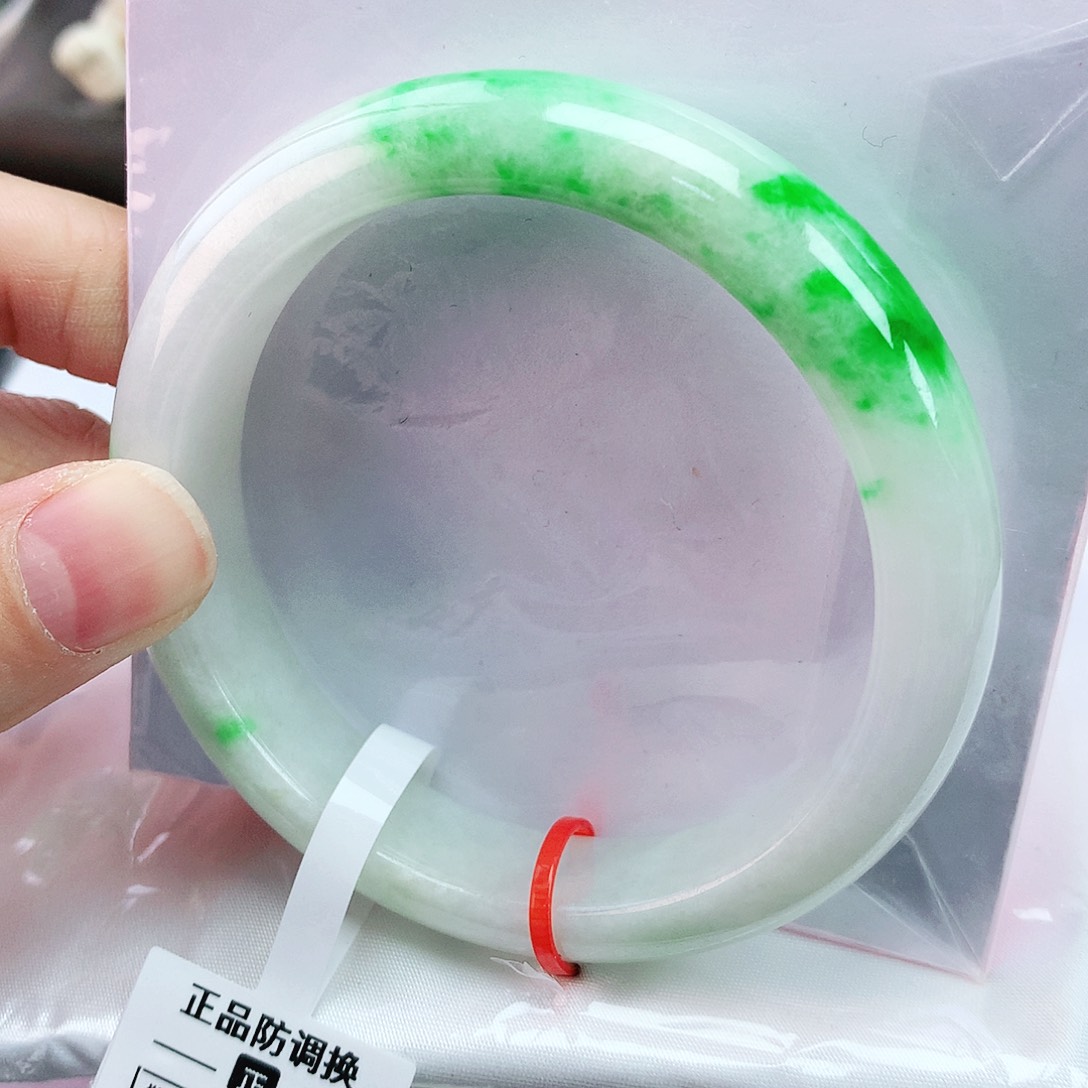 翡翠手镯未镶嵌56圈