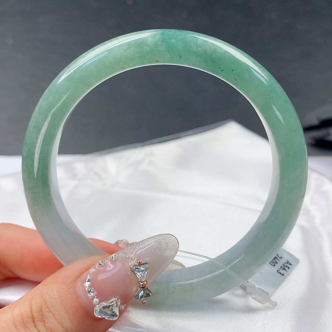 翡翠手镯未镶嵌0030正56.8