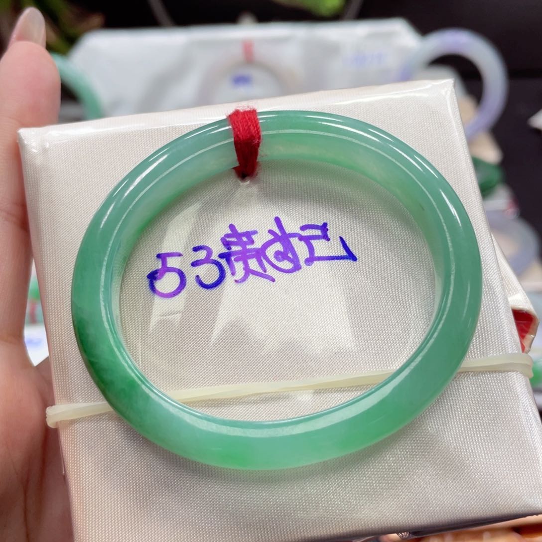 翡翠未镶嵌手镯53贵妃