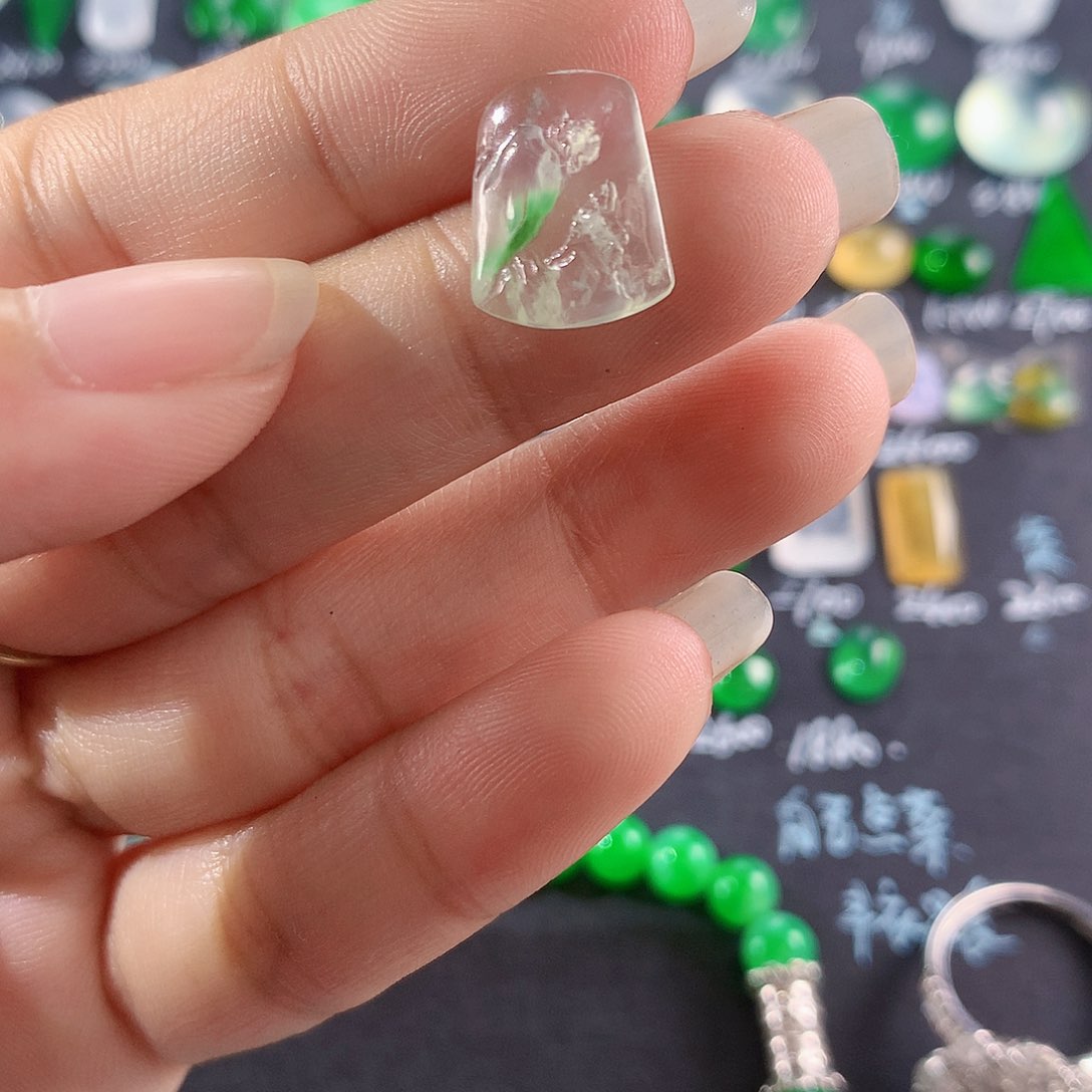 【闪购商品】翡翠颈饰未镶嵌小山水