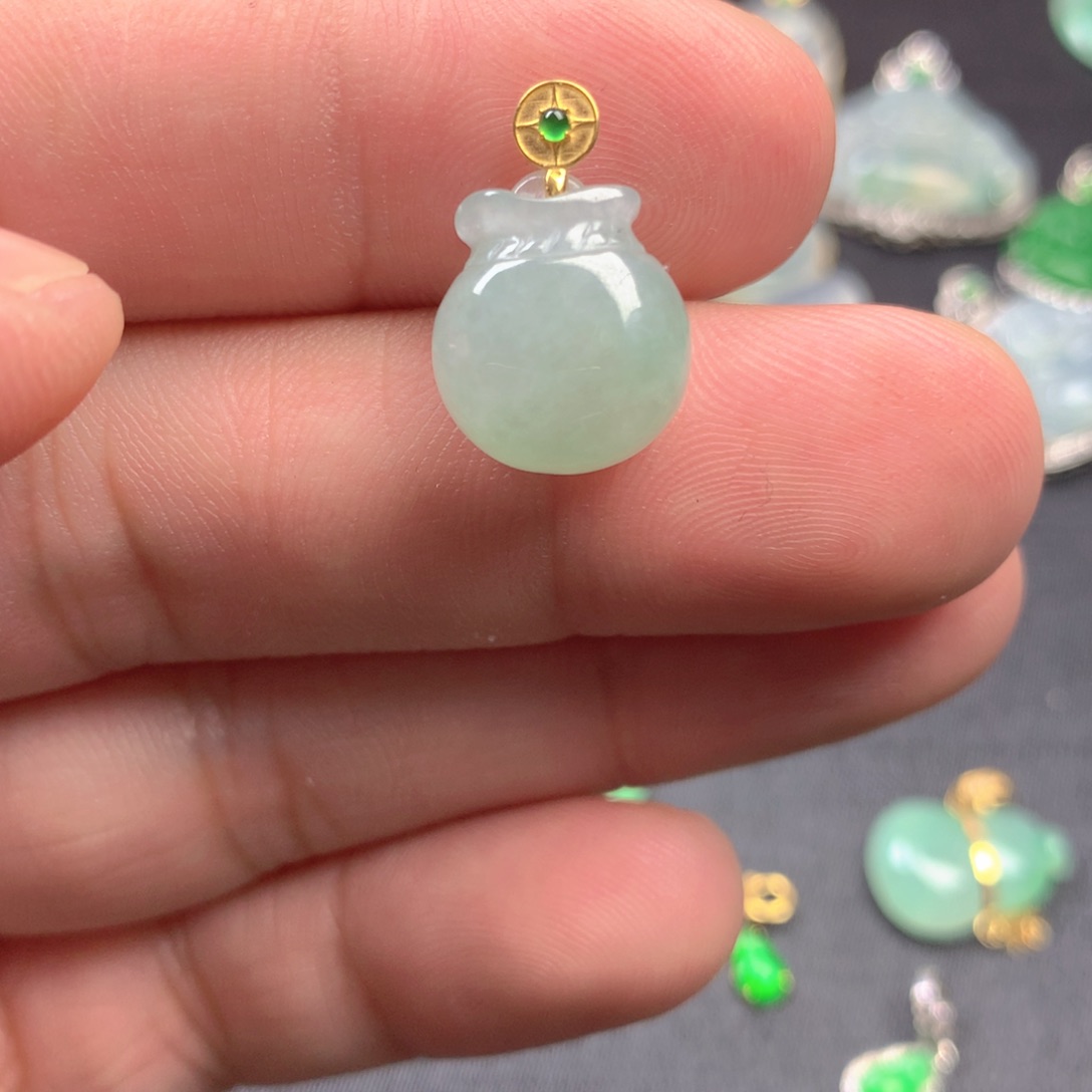 【闪购商品】颈饰18K金镶嵌翡翠翡翠