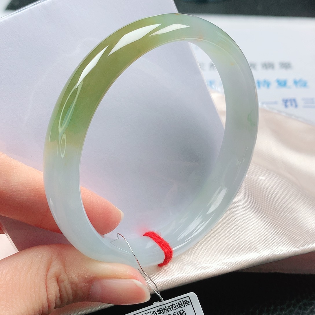 翡翠手镯未镶嵌61圈