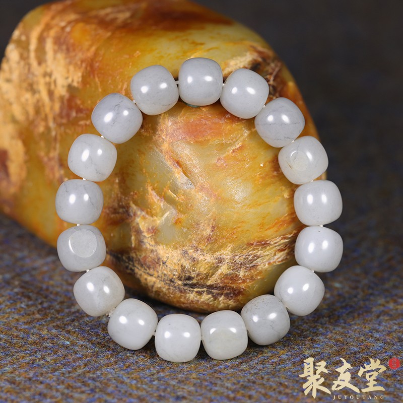 W69聚友堂王伟玉雕12.2*13.2mm新疆和田玉籽料青花老型珠手串651