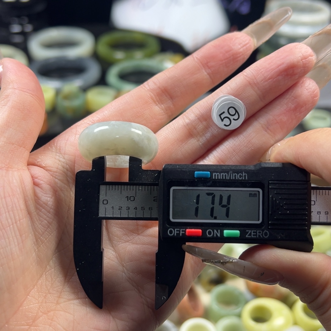 蛇纹石玉未镶嵌戒指