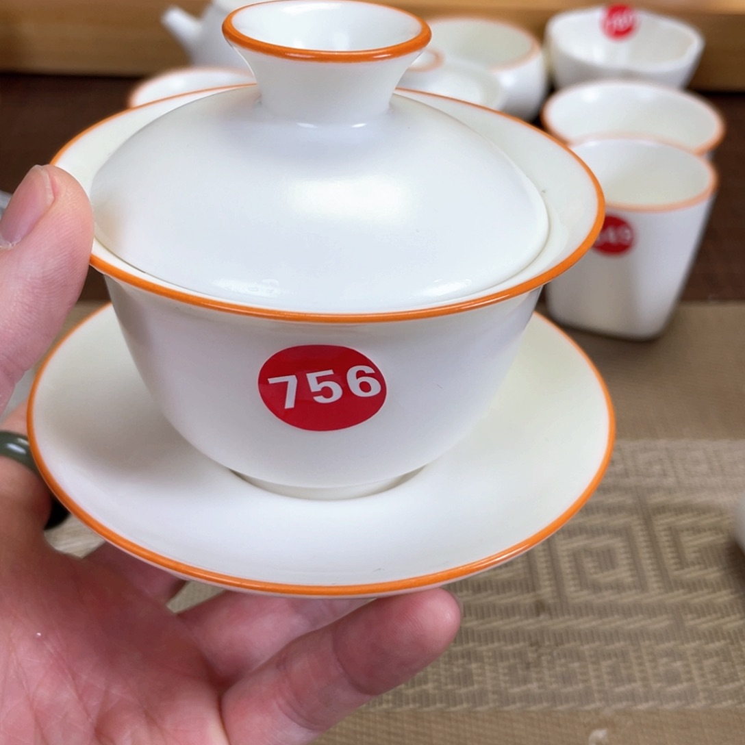 瓷片。。。。。。。。。。。。。。