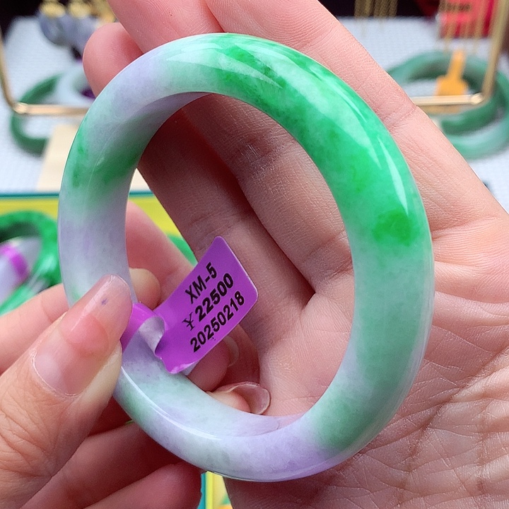 翡翠手镯未镶嵌翡翠