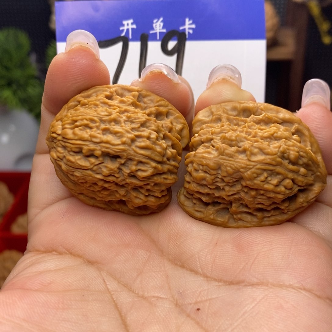 文玩核桃吊坠南疆石。边32。丹。