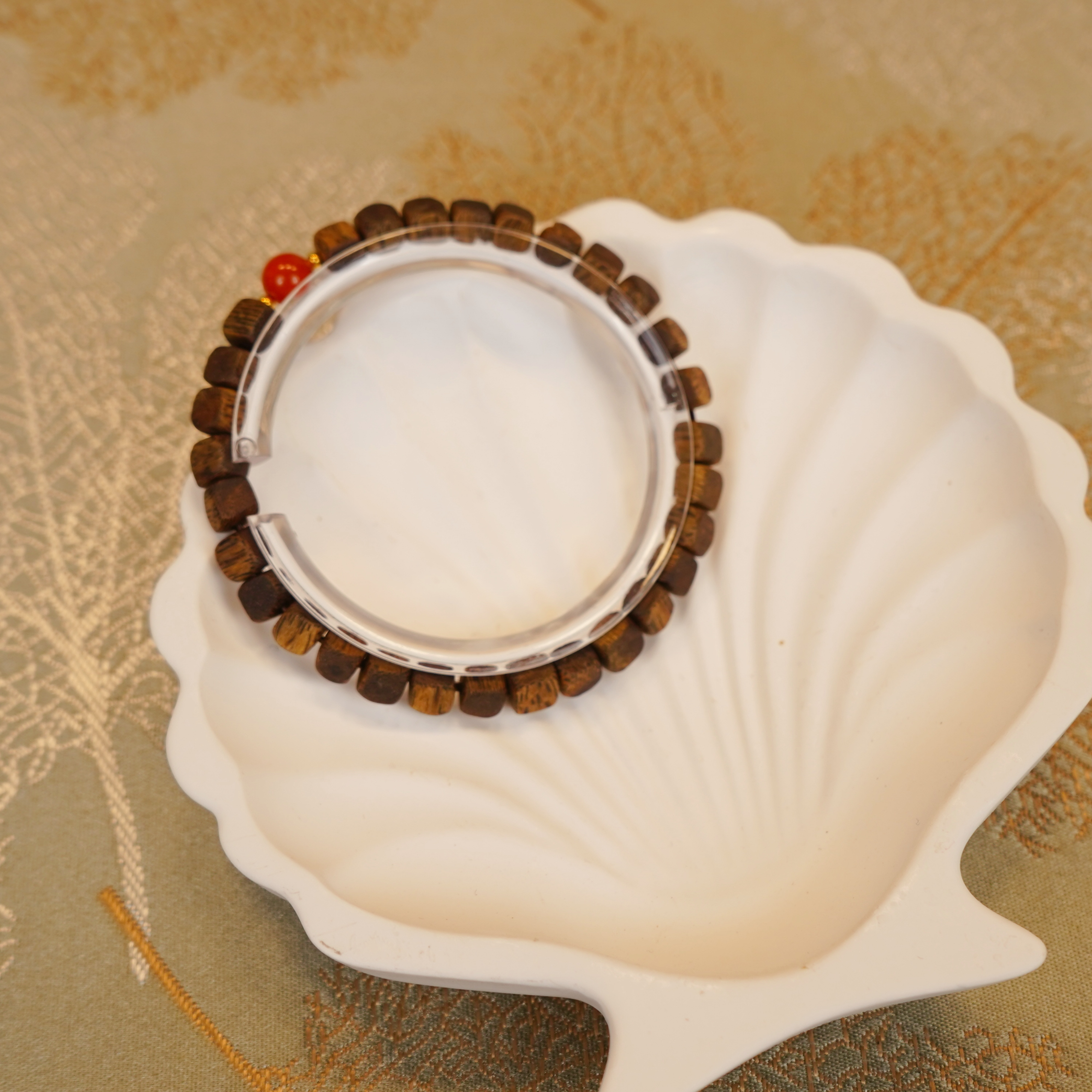 沉香（18k金小方圆）奇楠沉香设计款南红单圈手串二YLWC00014