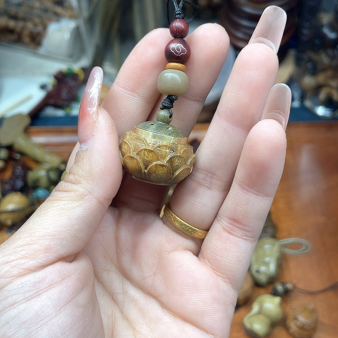 维腊木（绿檀）无事牌