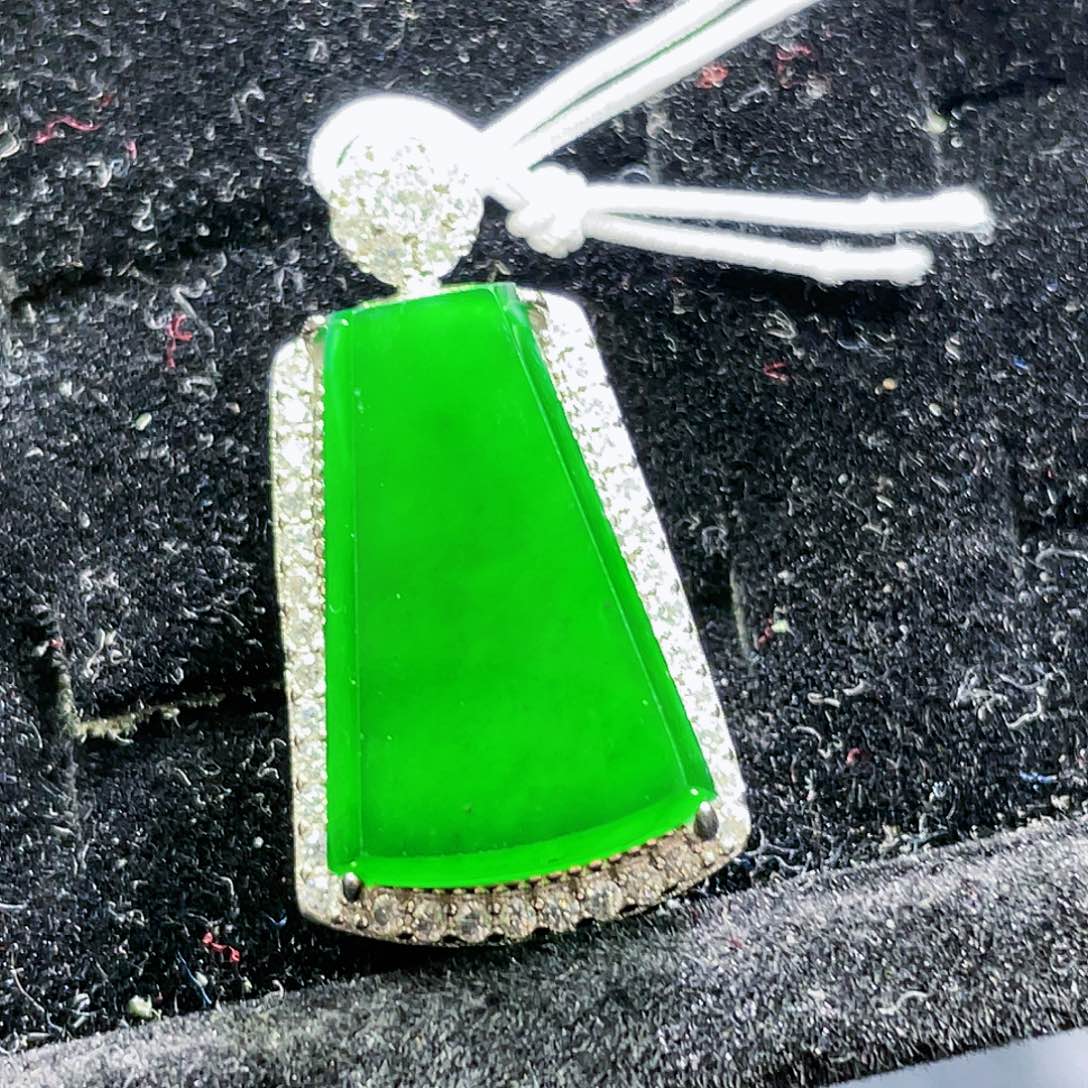 翡翠颈饰未镶嵌35，