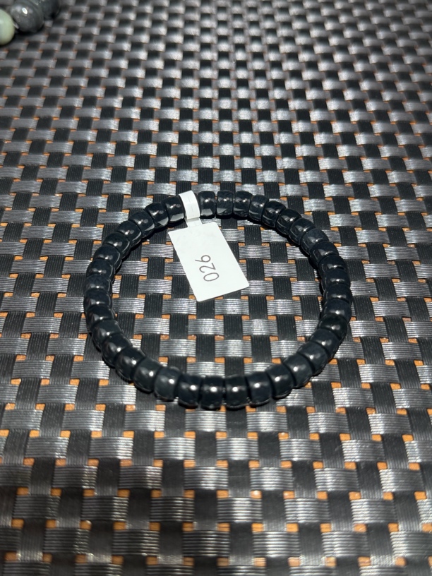 026新疆且末和田玉墨玉5×7mm药片手串