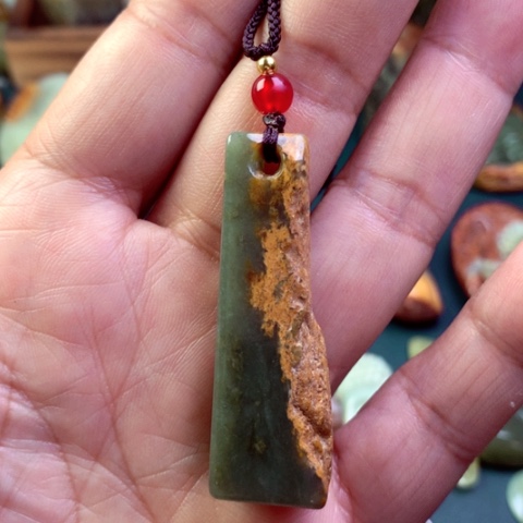 岫岩河磨玉（透闪石质玉）颈饰未镶嵌