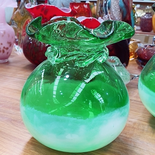 琉璃花瓶高17厘米口径6厘米