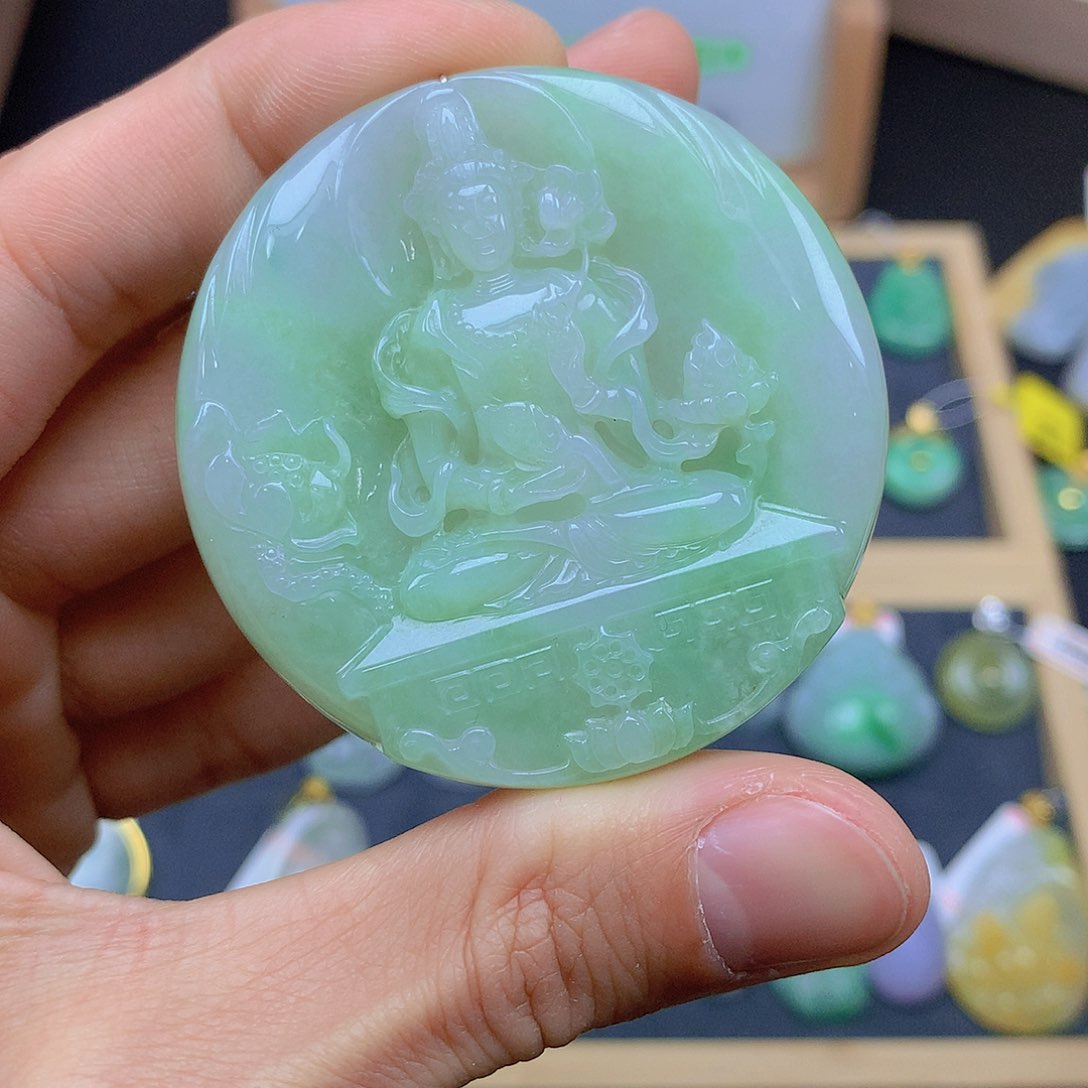 翡翠颈饰未镶嵌翡翠