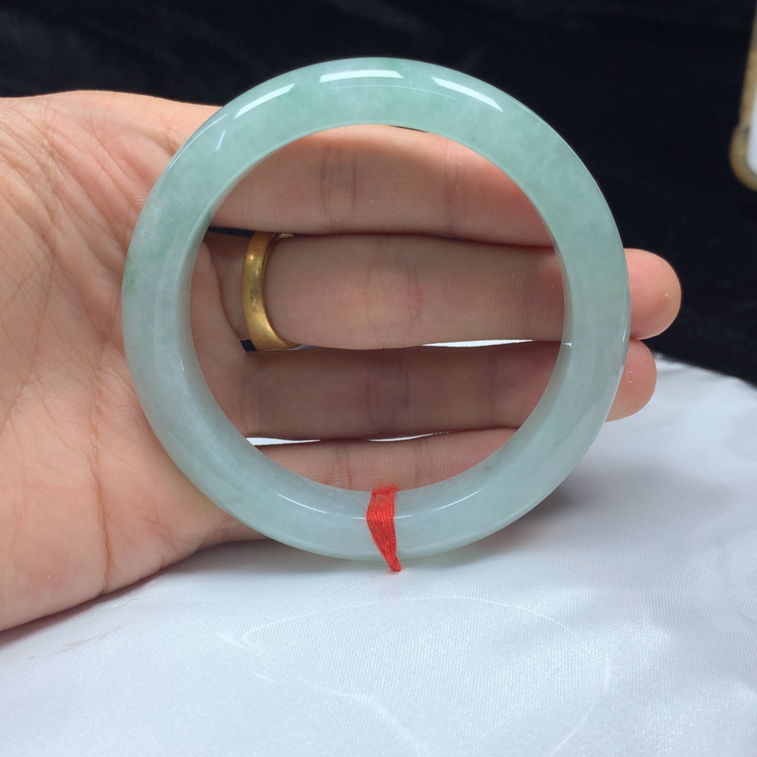 翡翠未镶嵌手镯（圆镯）56.6