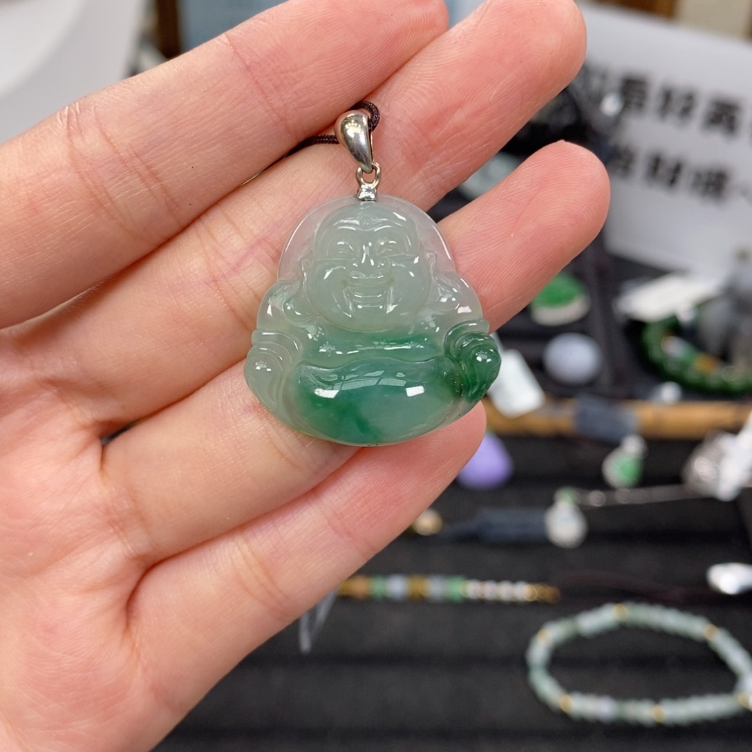 颈饰18K金镶嵌翡翠吊坠