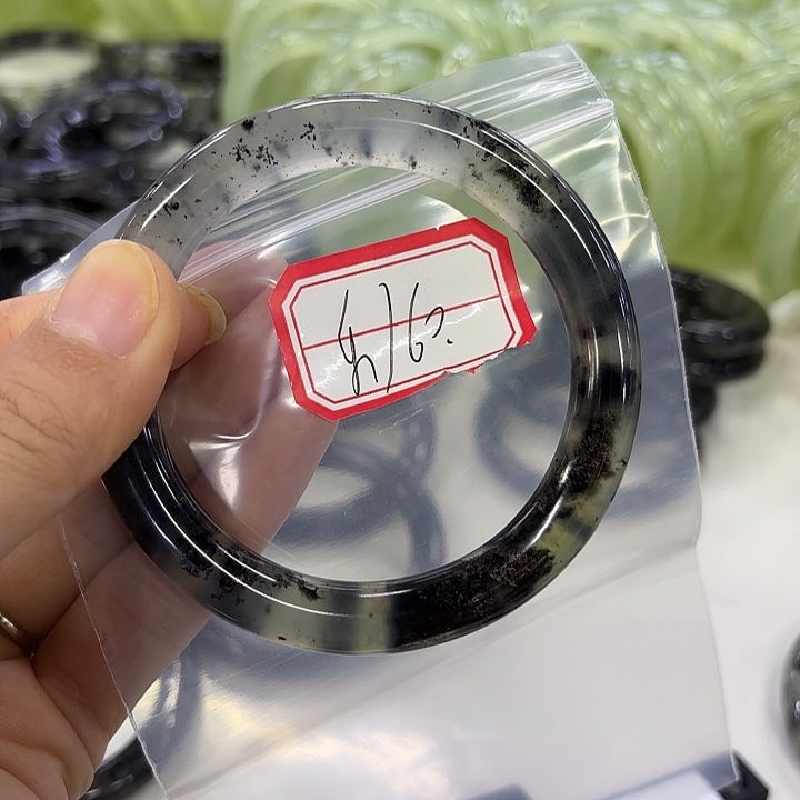 乐***丹未镶嵌蛇纹石玉岫玉手镯