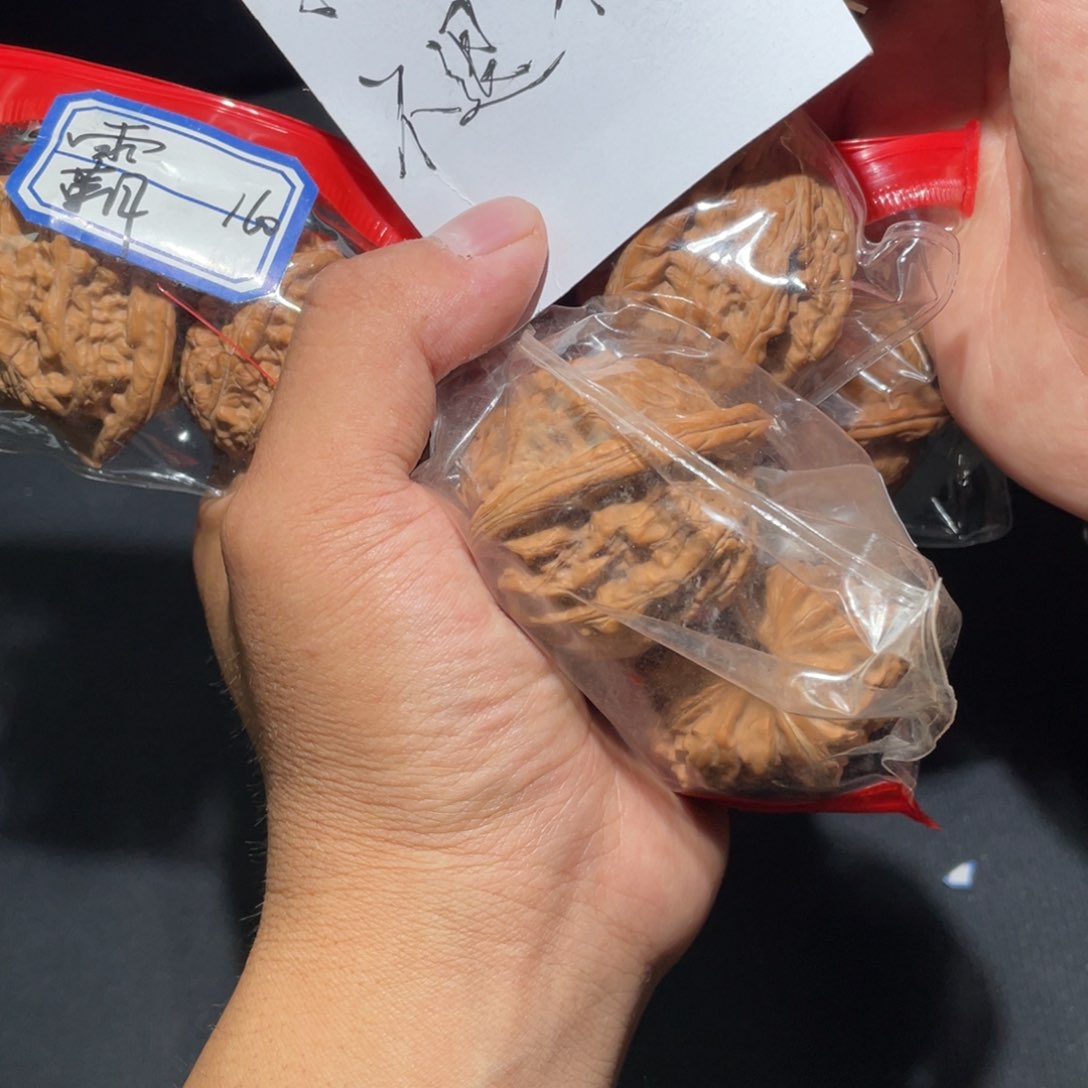 文玩核桃把件赤龙