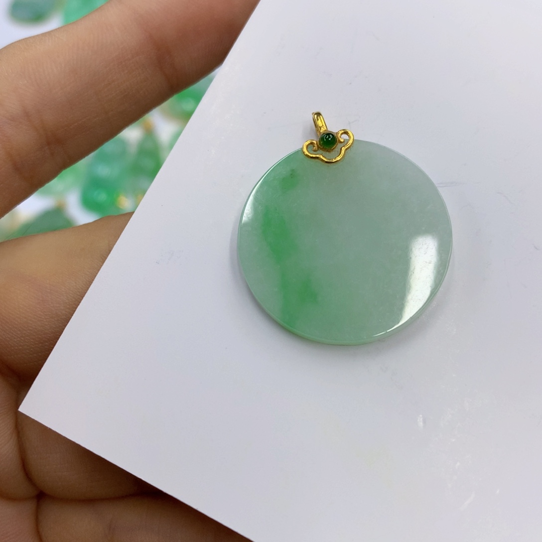 翡翠18K金镶嵌颈饰翡翠