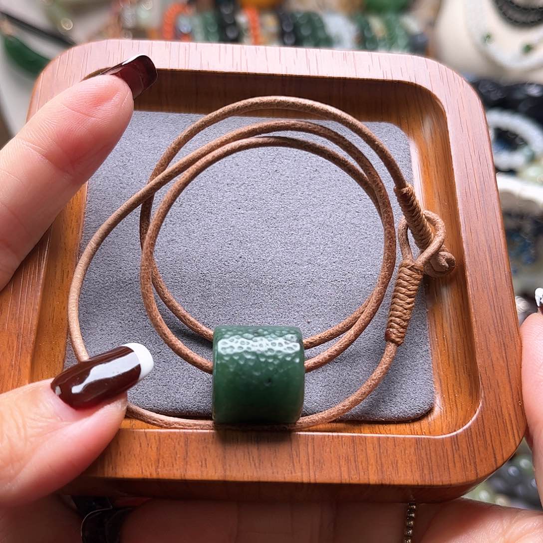 和田玉颈饰未镶嵌用****2